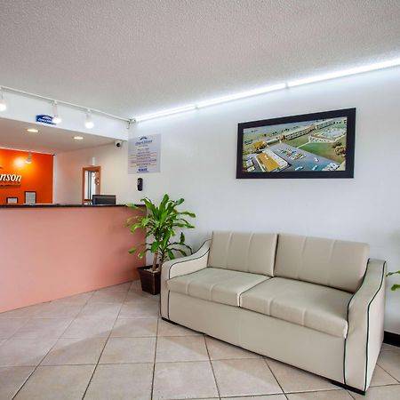 ฮาวเวิร์ด จอห์นสัน บาย วินด์แฮม เวโรบีช/I-95 Hotel ภายนอก รูปภาพ