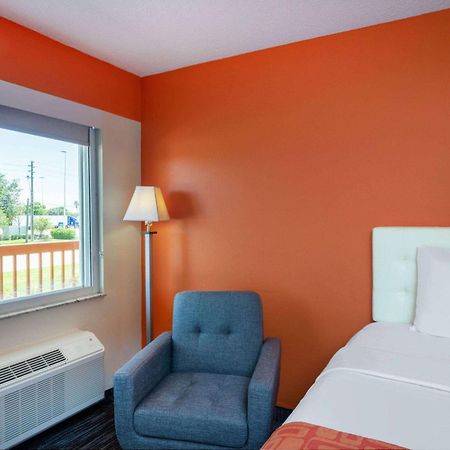 ฮาวเวิร์ด จอห์นสัน บาย วินด์แฮม เวโรบีช/I-95 Hotel ภายนอก รูปภาพ
