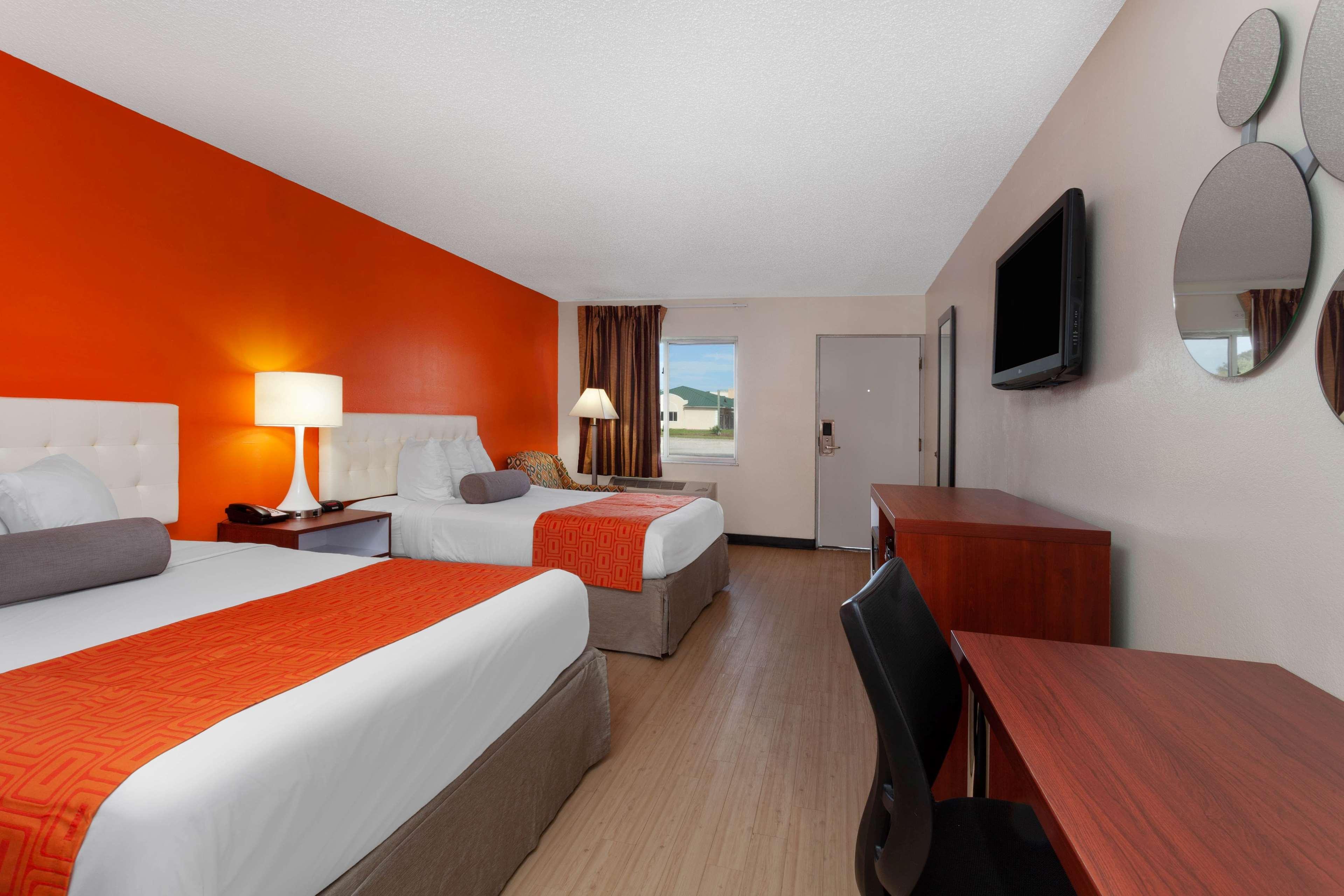 ฮาวเวิร์ด จอห์นสัน บาย วินด์แฮม เวโรบีช/I-95 Hotel ภายนอก รูปภาพ