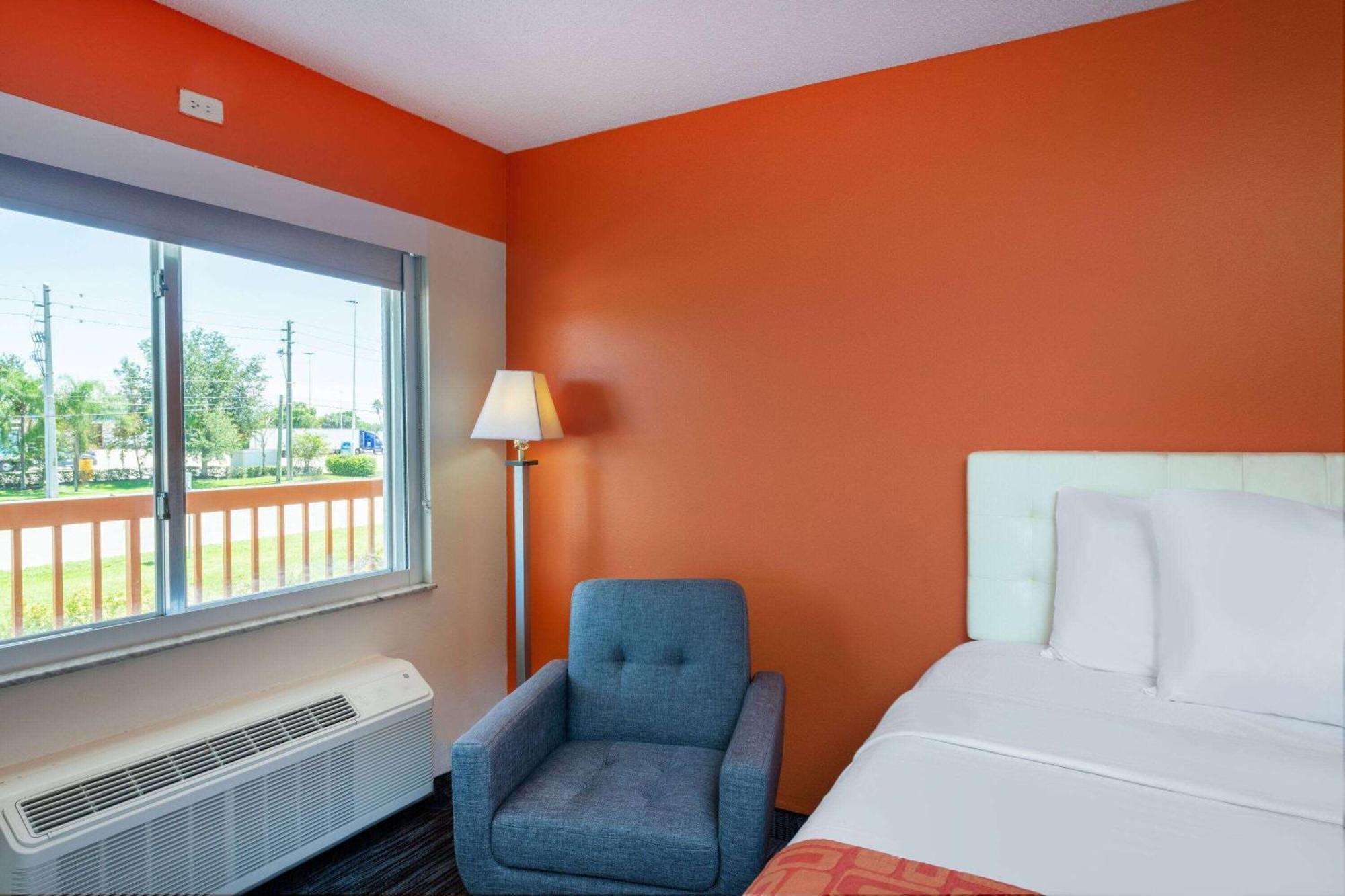 ฮาวเวิร์ด จอห์นสัน บาย วินด์แฮม เวโรบีช/I-95 Hotel ภายนอก รูปภาพ