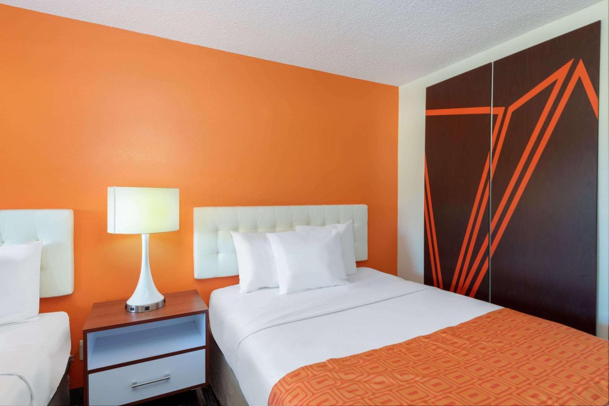 ฮาวเวิร์ด จอห์นสัน บาย วินด์แฮม เวโรบีช/I-95 Hotel ภายนอก รูปภาพ