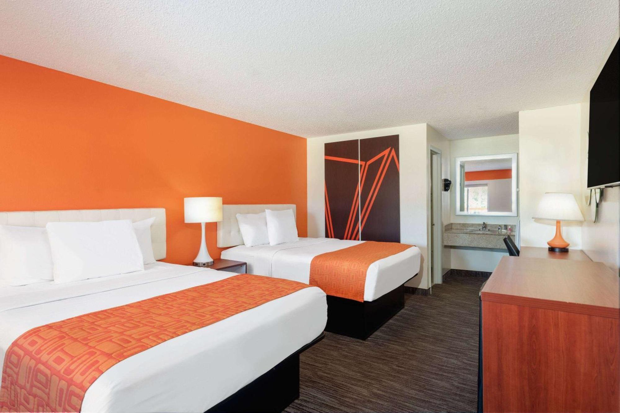 ฮาวเวิร์ด จอห์นสัน บาย วินด์แฮม เวโรบีช/I-95 Hotel ภายนอก รูปภาพ