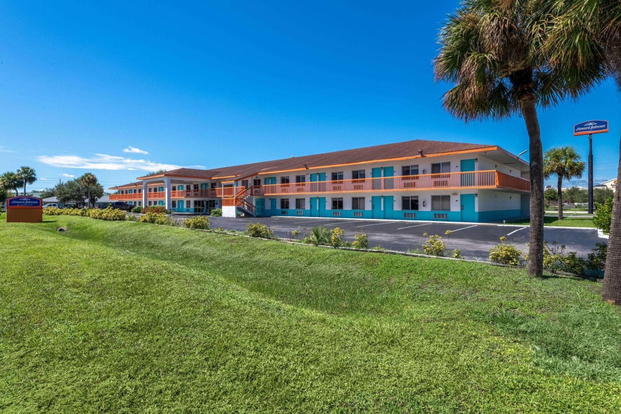 ฮาวเวิร์ด จอห์นสัน บาย วินด์แฮม เวโรบีช/I-95 Hotel ภายนอก รูปภาพ