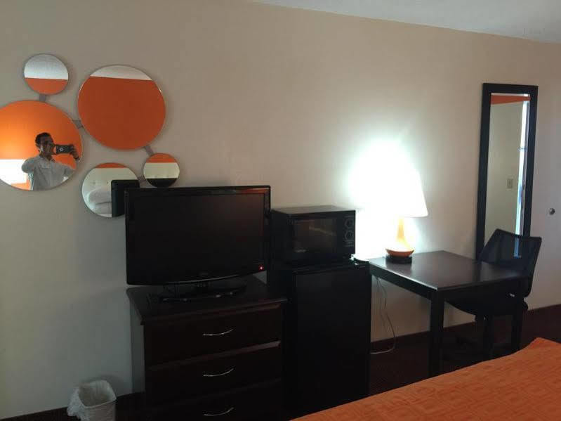 ฮาวเวิร์ด จอห์นสัน บาย วินด์แฮม เวโรบีช/I-95 Hotel ภายนอก รูปภาพ